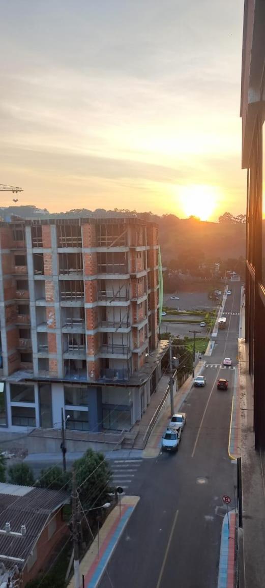 Apartamentos Ed London, Na Av Principal A Poucos Passos Das Termas Piratuba Exterior photo