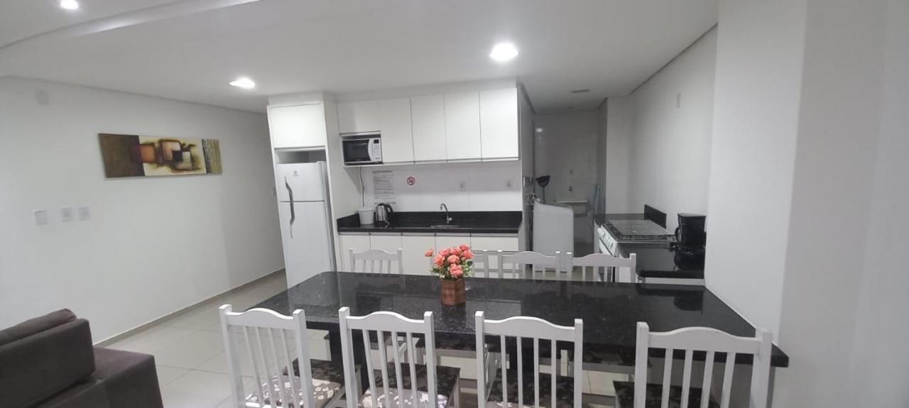 Apartamentos Ed London, Na Av Principal A Poucos Passos Das Termas Piratuba Exterior photo