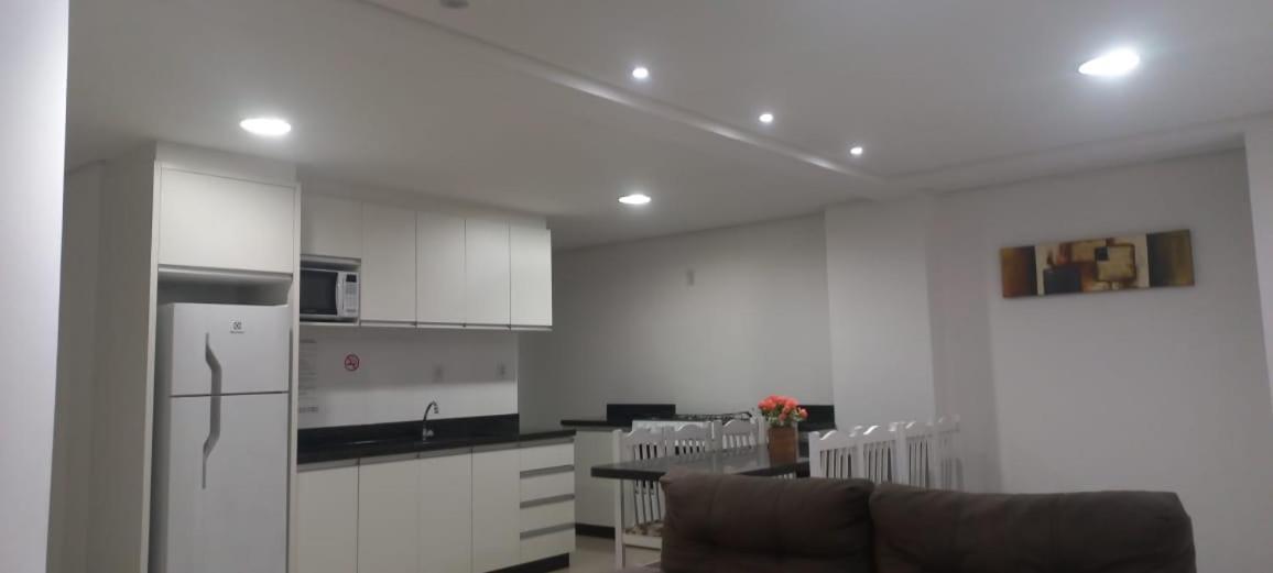 Apartamentos Ed London, Na Av Principal A Poucos Passos Das Termas Piratuba Exterior photo