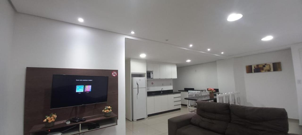 Apartamentos Ed London, Na Av Principal A Poucos Passos Das Termas Piratuba Exterior photo