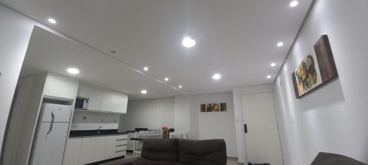 Apartamentos Ed London, Na Av Principal A Poucos Passos Das Termas Piratuba Exterior photo